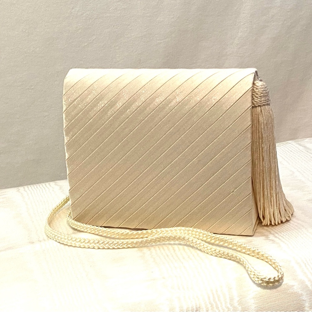 Retro Elegant Cream Tassel Women's Bag